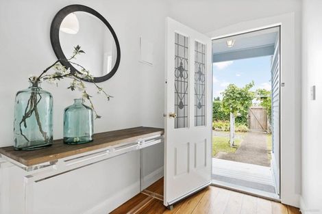 Photo of property in 1/92 East Coast Road, Milford, Auckland, 0620