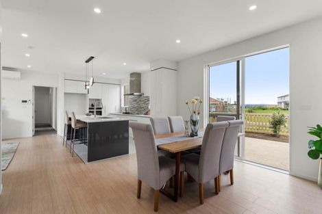 Photo of property in 5 Korowhiti Road, Clarks Beach, 2122