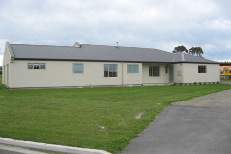 Photo of property in 19 Teviotview Place, Amberley, 7410