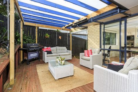 Photo of property in 21a Cliff Road, Torbay, Auckland, 0630