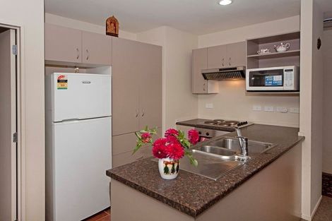 Photo of property in 52 Woodbank Drive, Glen Eden, Auckland, 0602