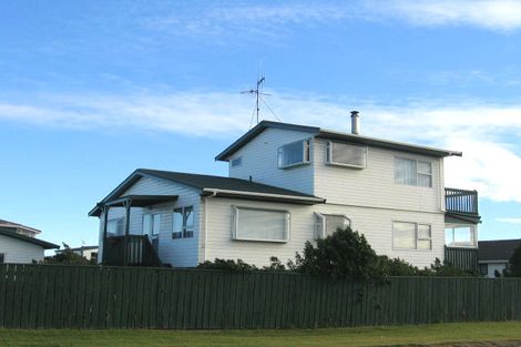 Photo of property in 1 Karaka Street, Otaki Beach, Otaki, 5512