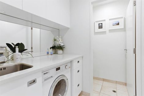 Photo of property in 3g/175 Hurstmere Road, Takapuna, Auckland, 0622