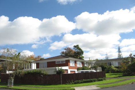Photo of property in 41 Beechdale Crescent, Pakuranga Heights, Auckland, 2010
