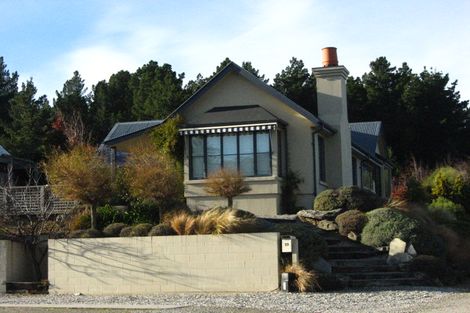 Photo of property in 10 Cedar Drive, Kelvin Heights, Queenstown, 9300