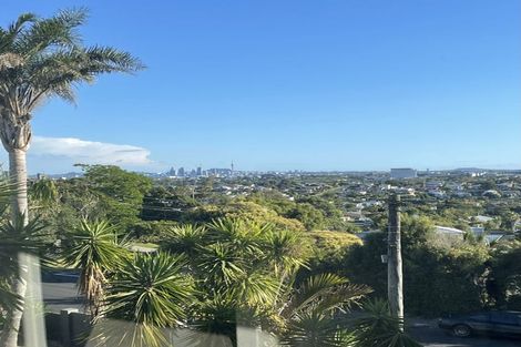 Photo of property in 1/53 Seaview Road, Castor Bay, Auckland, 0620