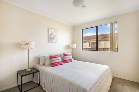 Photo of property in 2/1 Rebecca Rise, Weymouth, Auckland, 2103