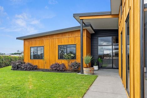 Photo of property in 2 Benmore Crescent, Pyes Pa, Tauranga, 3112