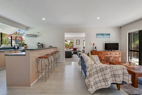 Photo of property in 8 Saint Lucia Place, Unsworth Heights, Auckland, 0632