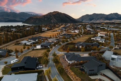 Photo of property in 2 Island View Place, Wanaka, 9305