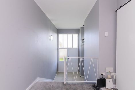 Photo of property in 2 April Place, Red Hill, Papakura, 2110