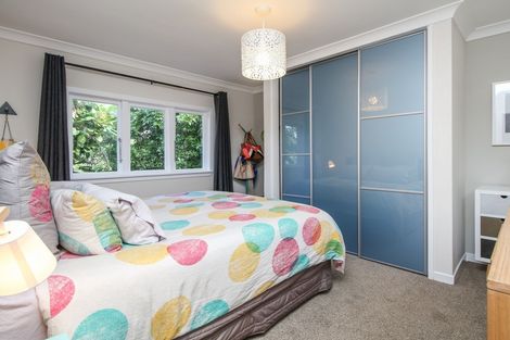 Photo of property in 26 Atkinson Road, Titirangi, Auckland, 0604