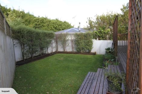 Photo of property in 2/11 Firle Place, Green Bay, Auckland, 0604