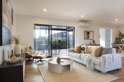 Photo of property in 2 Silver Fern Avenue, Hobsonville, 0616