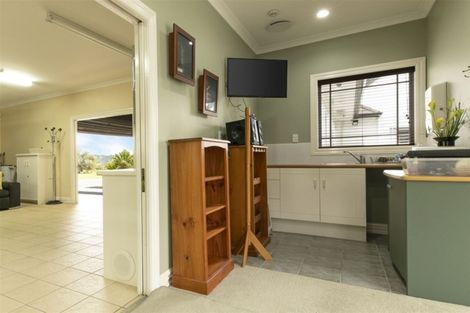 Photo of property in 296 Old North Road, Kumeu, 0892