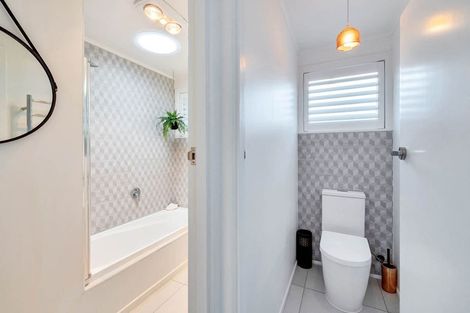 Photo of property in 1/6 Tyne Road, Forrest Hill, Auckland, 0620