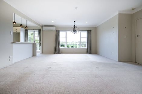 Photo of property in 2/17 Woodlands Crescent, Browns Bay, Auckland, 0630