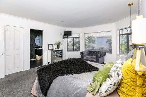 Photo of property in 24 Sackville Street, Fitzroy, New Plymouth, 4312