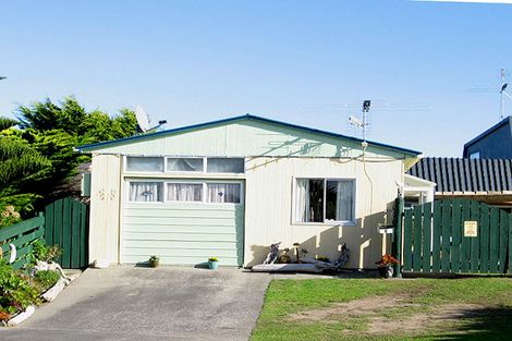Photo of property in 10 Whitmore Grove, Waikanae Beach, Waikanae, 5036