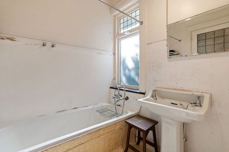 Photo of property in 2 Mersey Street, Island Bay, Wellington, 6023