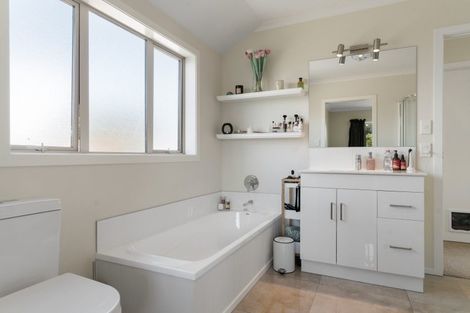 Photo of property in 6 Madison Street, Carterton, 5713