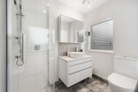 Photo of property in 19 Clovelly Road, Bucklands Beach, Auckland, 2012