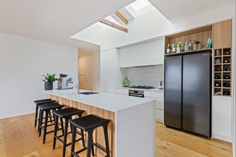 Photo of property in 19 Henui Street, Strandon, New Plymouth, 4312