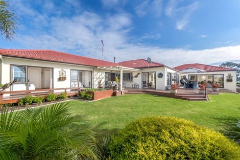 Photo of property in 26 Stevenson Way, Cockle Bay, Auckland, 2014