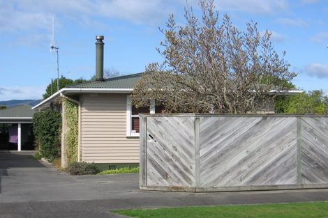 Photo of property in 2 Anzio Place, Awapuni, Palmerston North, 4412