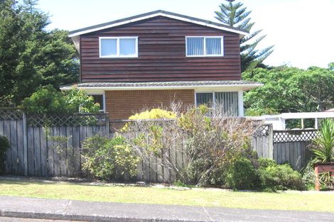 Photo of property in 19 Cunliffe Place, Glenfield, Auckland, 0629