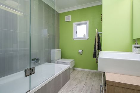 Photo of property in 26 Atkinson Road, Titirangi, Auckland, 0604