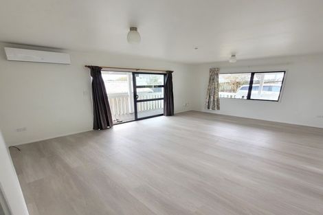 Photo of property in 1/100 Birkdale Road, Birkdale, Auckland, 0626