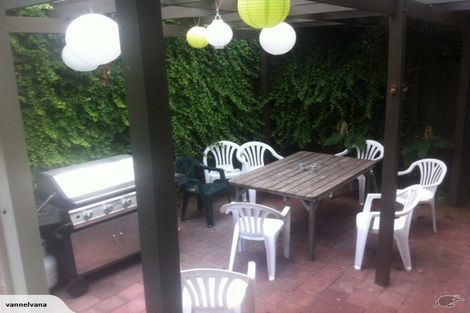 Photo of property in 2/16 Malters Place, Browns Bay, Auckland, 0630