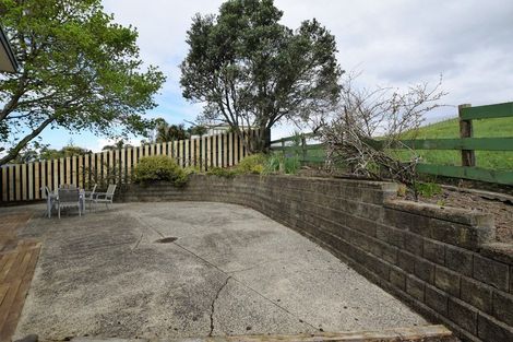 Photo of property in 21 Grassmere Road, Henderson Valley, Auckland, 0612