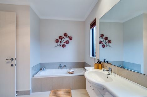 Photo of property in 28 Orotu Drive, Poraiti, Napier, 4112