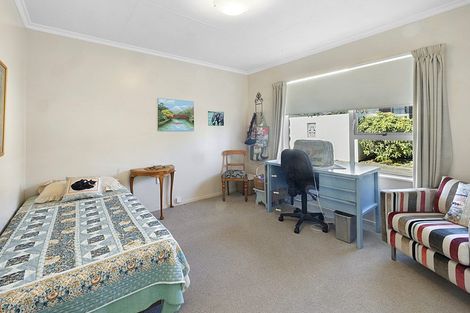 Photo of property in 13 John Guthrie Place, Merrilands, New Plymouth, 4312