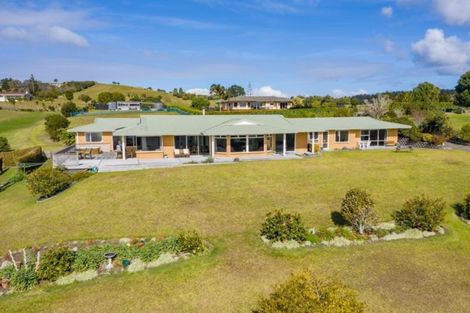 Photo of property in 2 Ocean View Road, Cable Bay, 0420