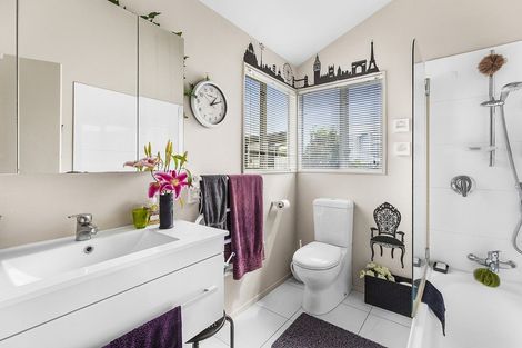 Photo of property in 13 Signallers Grove, Strathmore Park, Wellington, 6022