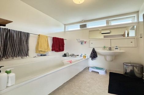 Photo of property in 9 Pekanga Road, Normandale, Lower Hutt, 5010