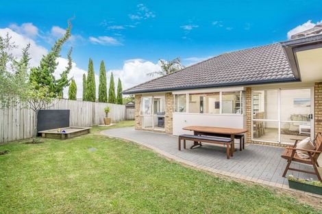 Photo of property in 4 Brosna Place, East Tamaki, Auckland, 2016