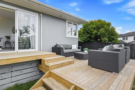Photo of property in 2/111 Hobsonville Road, West Harbour, Auckland, 0618