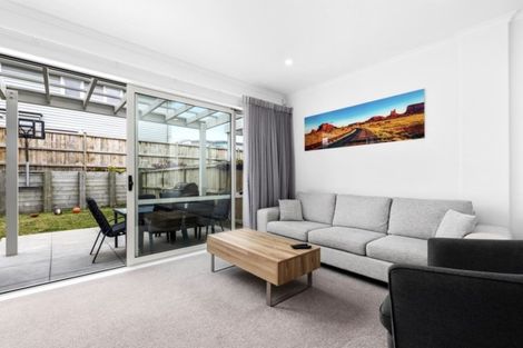 Photo of property in 10 Couldrey Crescent, Red Beach, 0932