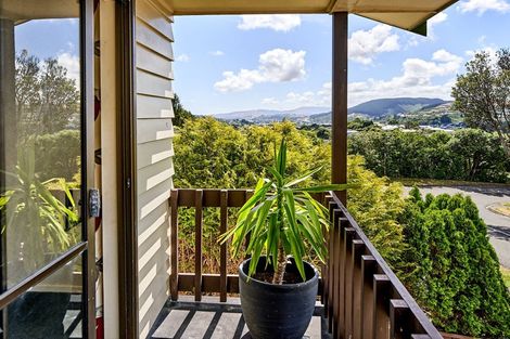 Photo of property in 16 Brasenose Place, Tawa, Wellington, 5028