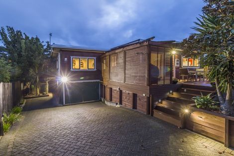 Photo of property in 26 Atkinson Road, Titirangi, Auckland, 0604