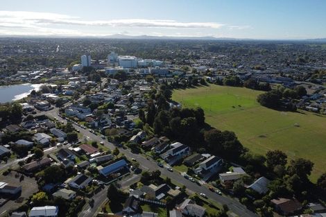 Photo of property in 1 Camellia Place, Hamilton Lake, Hamilton, 3204