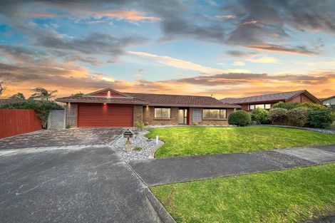 Photo of property in 1/92 Mirrabooka Avenue, Botany Downs, Auckland, 2010