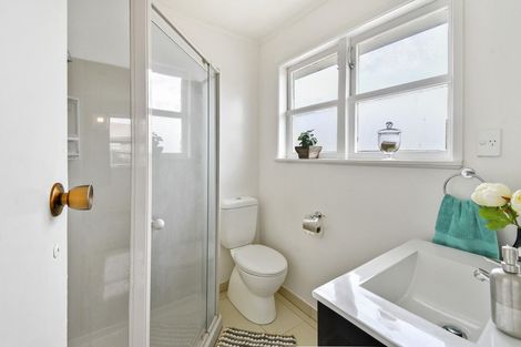 Photo of property in 16 Penruddocke Road, Half Moon Bay, Auckland, 2012