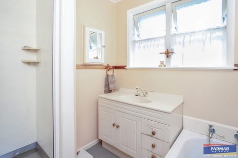 Photo of property in 11 Robert Burke Place, Henderson, Auckland, 0612