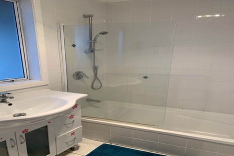 Photo of property in 10 Barron Drive, Green Bay, Auckland, 0604