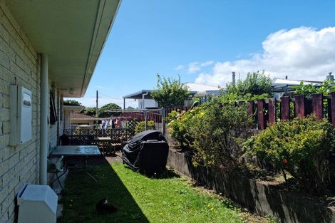 Photo of property in 7/2 Broadway, Waitara, 4320